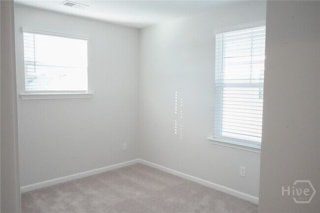 Building Photo - 142 Brookline Dr