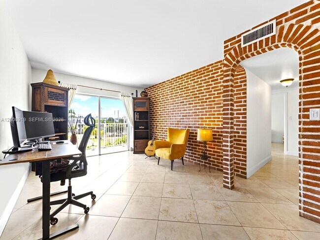 Building Photo - 5020 NW 79th Ave