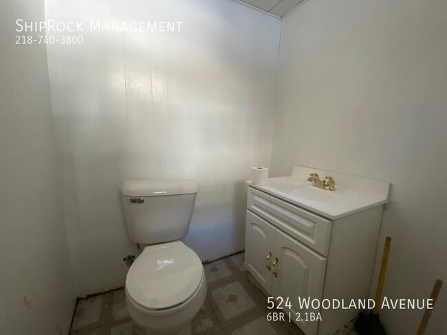 Building Photo - 524 Woodland Ave