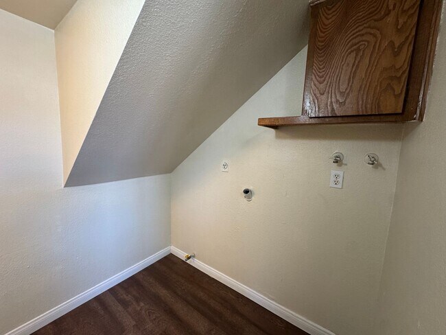 Building Photo - 4208 White Ln