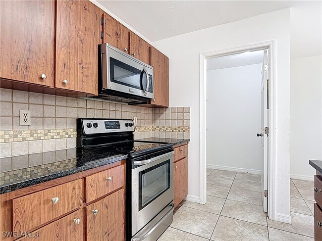 Building Photo - 1107 Cape Coral Pkwy W
