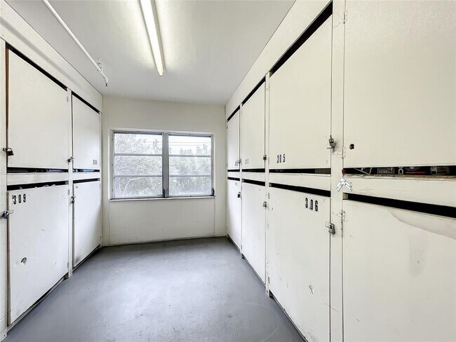 Building Photo - 55 SW 2nd Ave