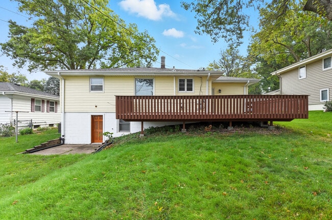 Building Photo - 2710 S 48th Ave