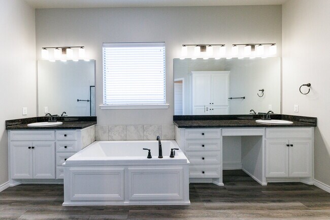 Building Photo - Modern 4-Bedroom Home in West Lubbock Just Blocks from new Frenship Schools