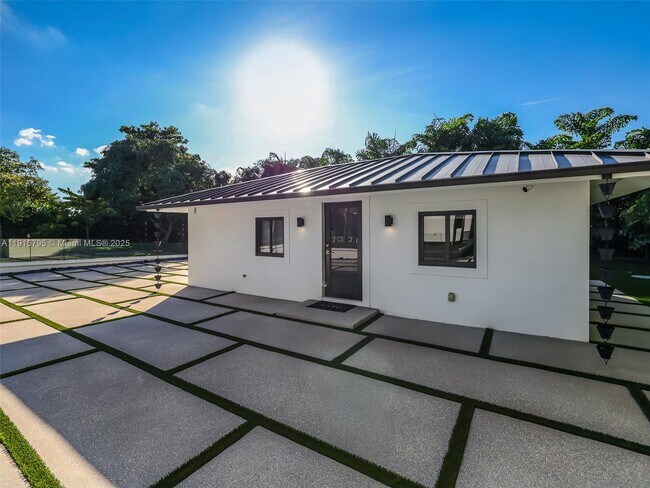 Building Photo - 250 NW 129th Ave