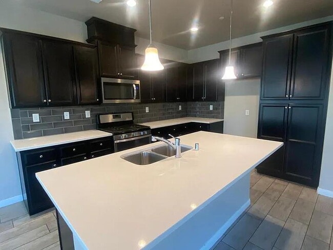 Building Photo - Beautiful home