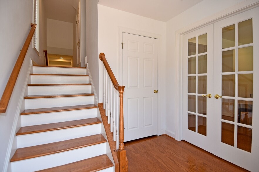 Building Photo - 7981 Vigne Ct