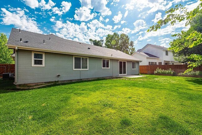 Building Photo - Beautiful 3 bed 2 bath Meridian home in th...