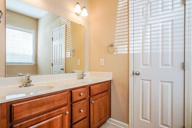 Building Photo - 3612 Willowtree Ln