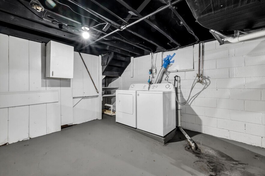 Building Photo - 8593 Engler ave