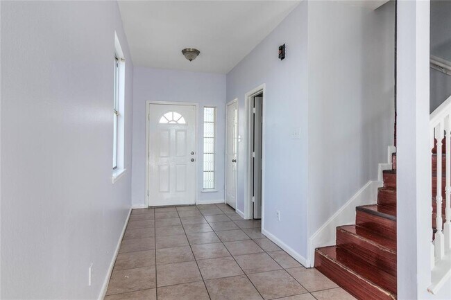 Building Photo - 6427 Waldron Dr