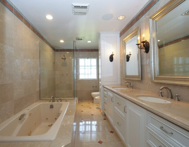 Building Photo - 1804 Paseo Del Mar