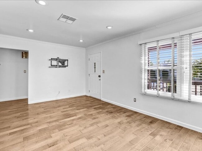 Building Photo - Spacious 4 Bed, 2 Bath Home in La Mesa with Detached Garage!