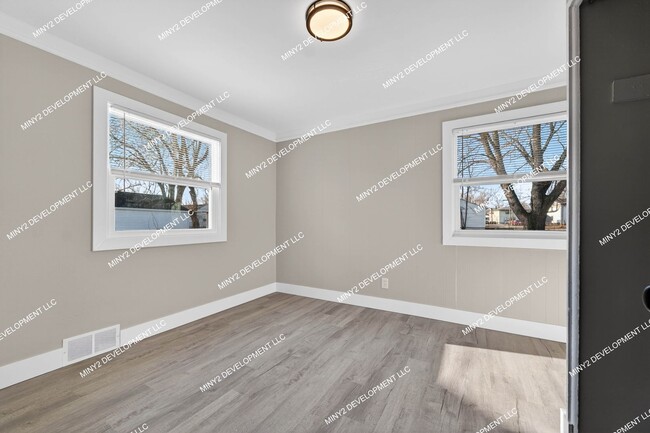 Building Photo - Completely Renovated 2-Bedroom Home in Westland!