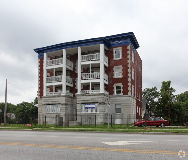 Primary Photo - 2119-2121 E Linwood Blvd