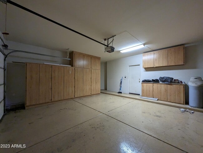 Building Photo - 5794 W Golden Ln