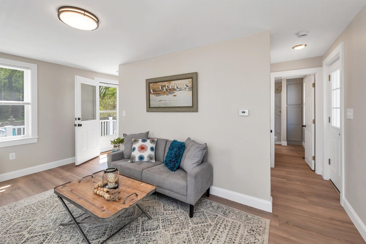 Building Photo - 3 Madison St