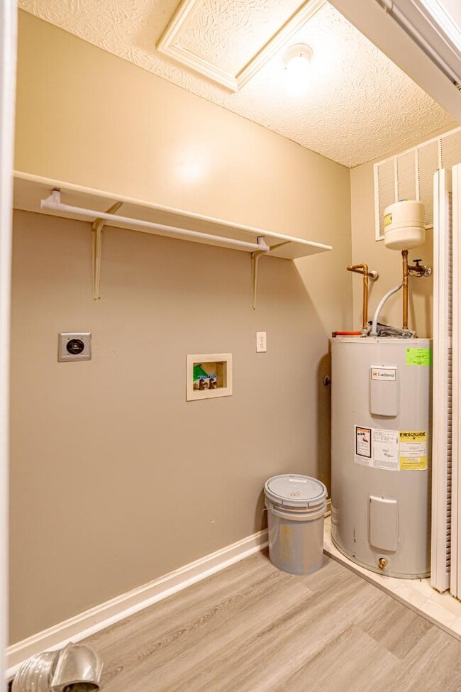 Building Photo - 115 Ivy Pointe Dr