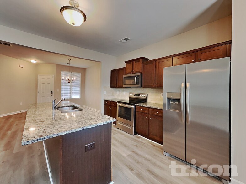 Building Photo - 142 Daisy Cir