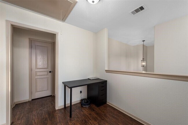 Building Photo - 20706 Stewart Crest Ln