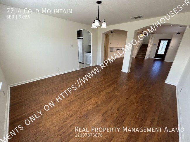 Building Photo - AVAILABLE NOW! 2-Story 3 Bedroom / 2.5 Bat...