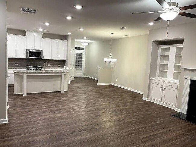 Building Photo - 1366 Elderwood Way
