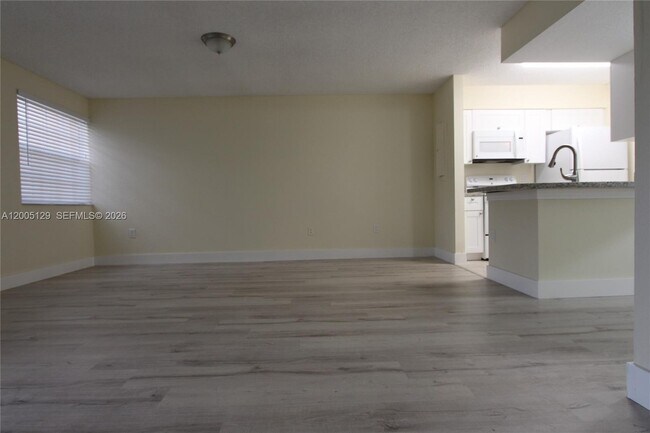 Building Photo - 2890 N Oakland Forest Dr