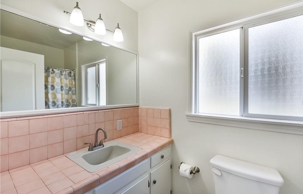 Building Photo - 6434 Densmore Ave