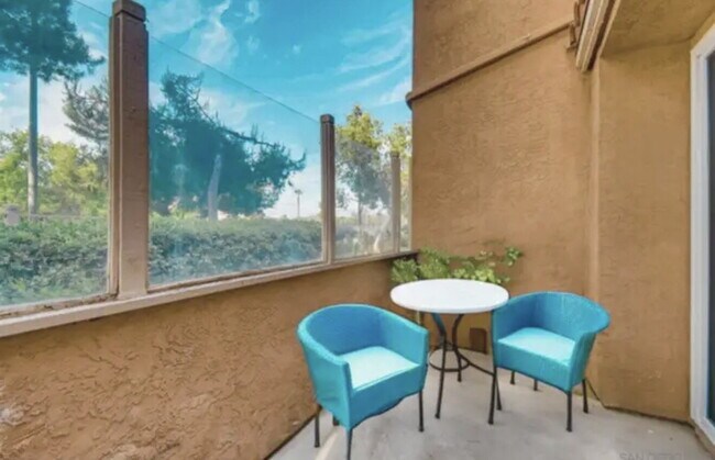 Building Photo - $3,500 - 3 Bed / 2.5 Bath Upgraded Townhome in The Knolls Community