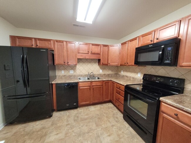 Building Photo - 108 Brae Creek Ct