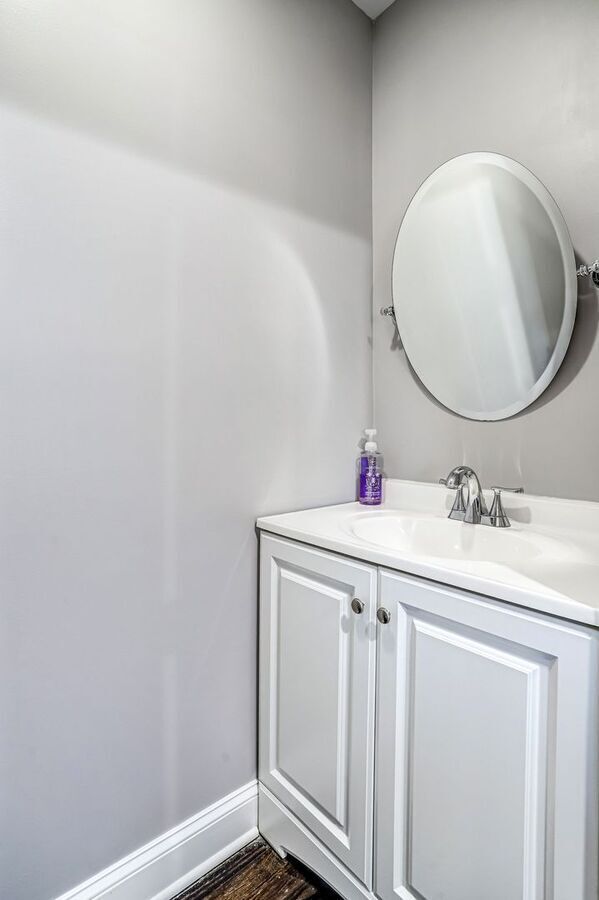 Building Photo - 812 Burns St SE