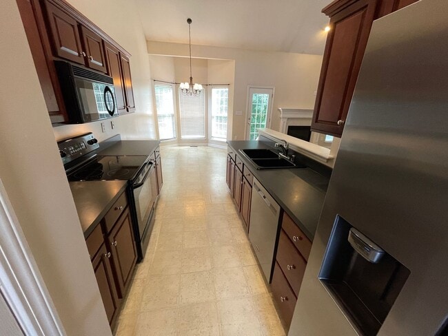 Building Photo - Amazing Home East Jefferson Co For Lease