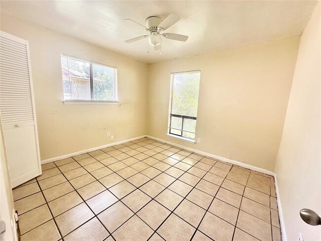 Building Photo - 207 W William Cannon Dr