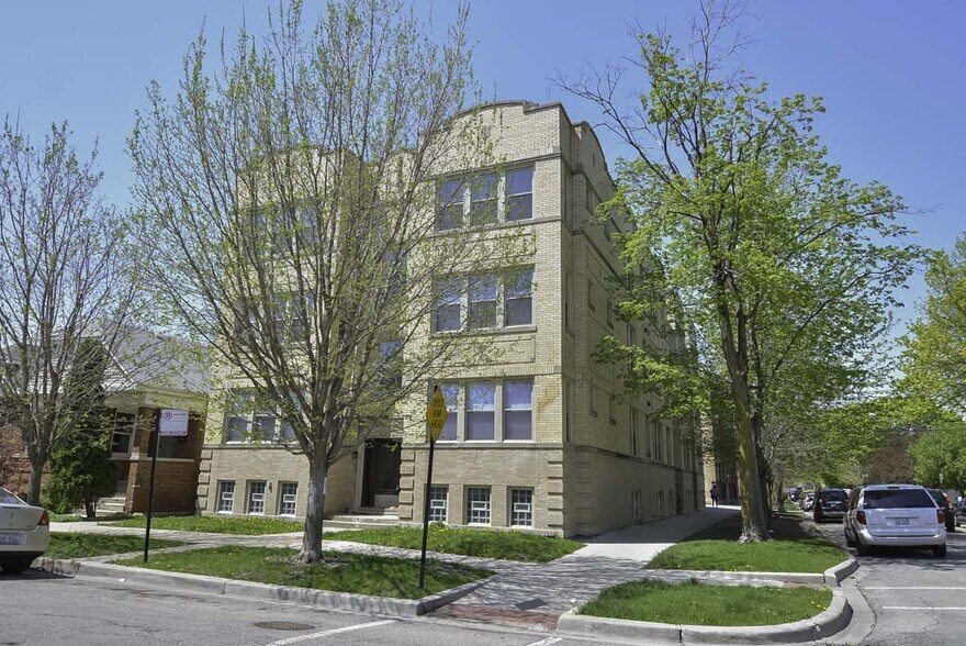 Primary Photo - 2958 N Washtenaw Ave