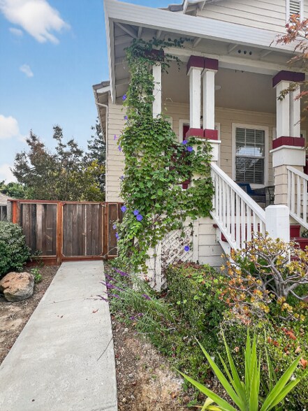 Building Photo - 632 Corliss St