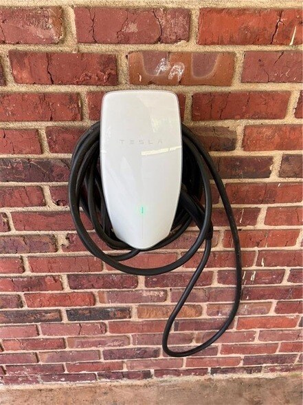 Building Photo - 2127 Desmond Dr
