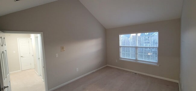 Building Photo - 13 McMartin Ct