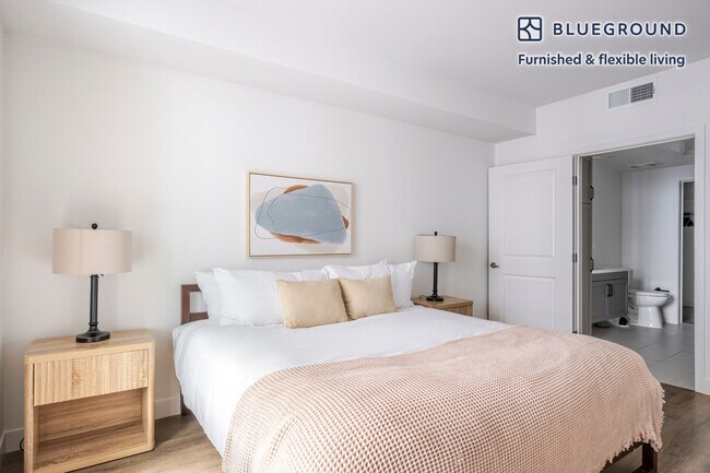 Building Photo - 635 Robinson Ave