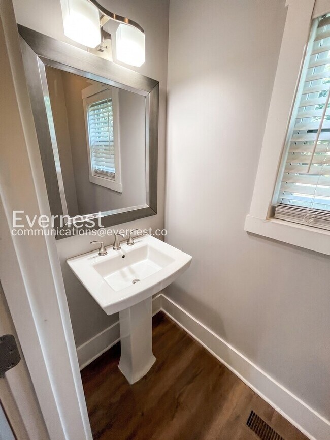 Building Photo - 3-Bed/2.5-Bath Home/Available Now!