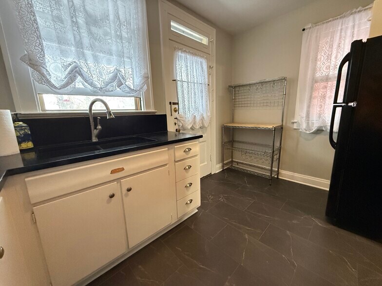 Kitchen - 40 W Tompkins St