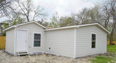 Building Photo - 4201 Kashmere St