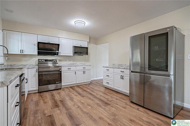 Building Photo - 5650 Greens Dr