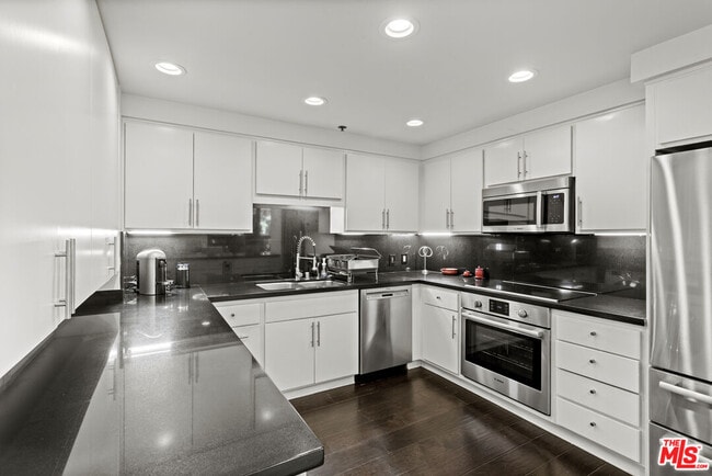 Building Photo - 10445 Wilshire Blvd