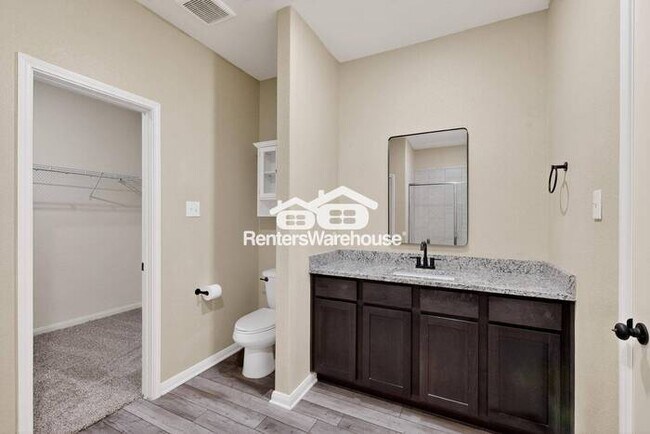 Building Photo - MOVE IN READY COMPLETELY UPDATED - 3BED/2B...
