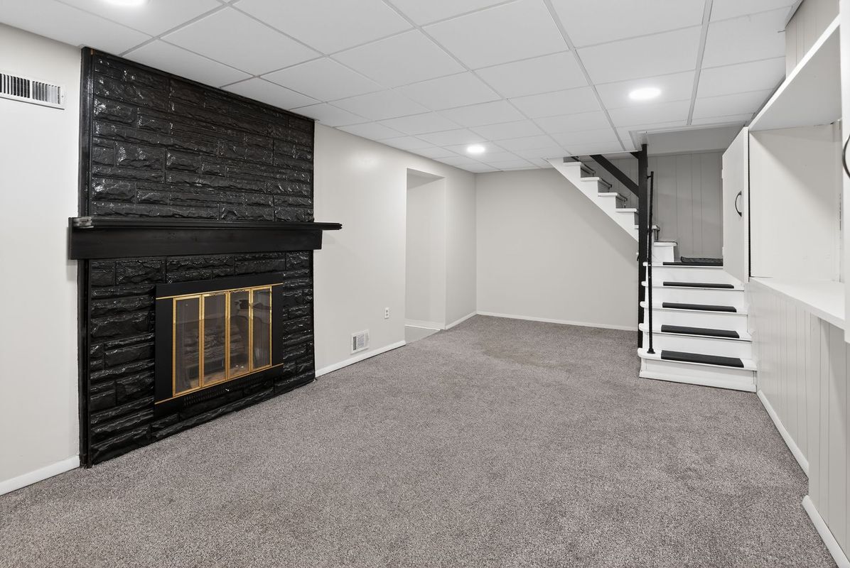 Building Photo - 3341 Recker Dr