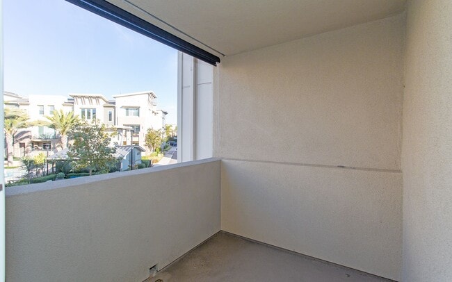 Building Photo - Beautiful contemporary design home in Bressi Ranch!