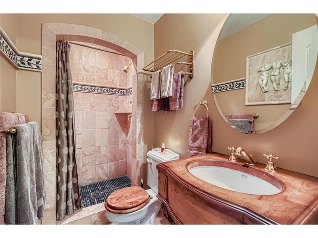 Building Photo - 2219 Pillsbury Ave