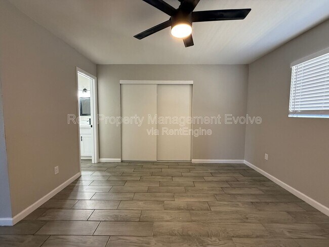 Building Photo - 3302 W Loma Ln