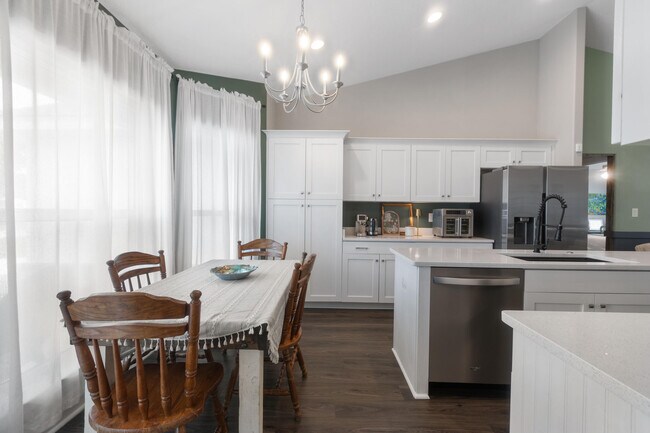 Building Photo - 6042 Capitol Dr