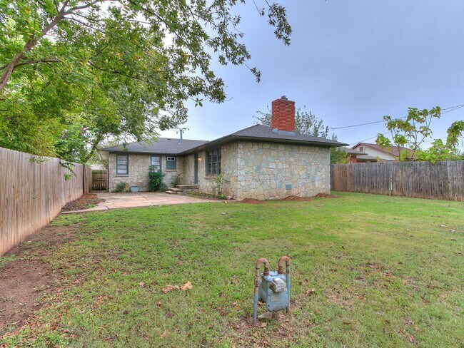 Building Photo - 2221 Churchill Pl